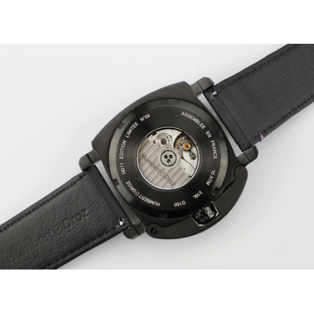 HD11 avec dos de boîte transparent et bracelet cuir démontable sans outil.