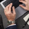 Bracelet modulaire Smartlet One Titanium en titane porté au travail