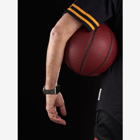 Bracelet modulaire Smartlet One Shadow en acier 316L noir sablé en tenue de sport