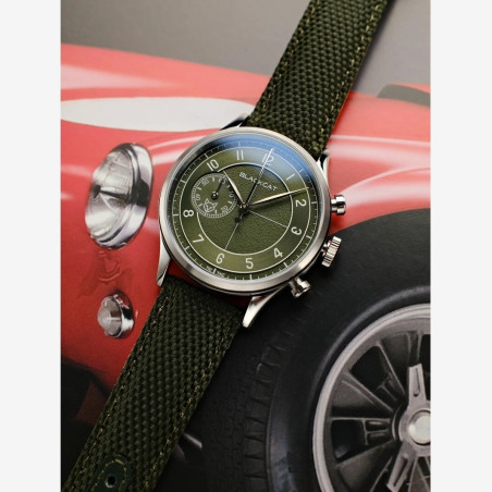 Chronographe de course aux lignes modernes et dynamiques et une couleur de cadran intemporelle.