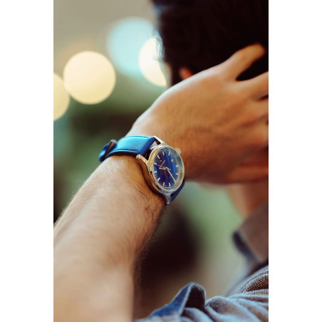 Montre Française chic et minimaliste avec bracelet en cuir véritable.