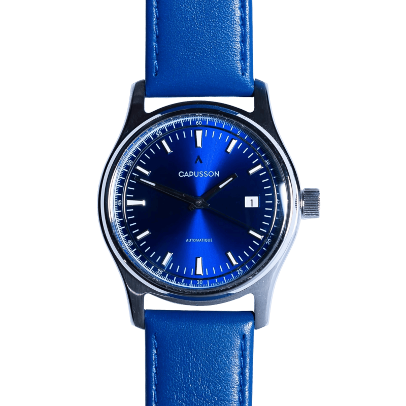 Montre Française Capusson Bleu Riviera avec son cadran et son bracelet bleus.