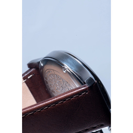 Montre automatique Capusson en acier avec bracelet en cuir véritable. Surpiqûres et fermoir papillon.