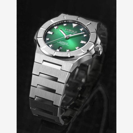 H992 H4 montre sportive étanche à 10ATM avec bracelet acier et boucle déployante.
