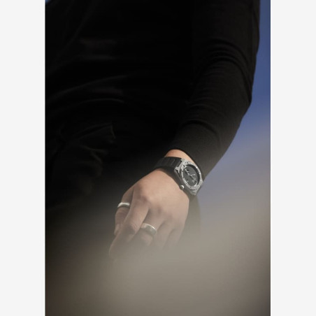 H992 H1 black en acier inoxydable 316L et bracelet rubber noir ultra résistant.