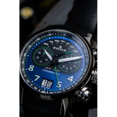 Montre Edox chronorally avec cadran bleu et noir, index et aiguilles luminescents et grande date