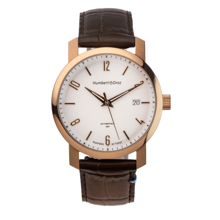 Humbert Droz HD8 Fuji en acier en PVD or rose, cadran blanc et bracelet en cuir crocodile marron.